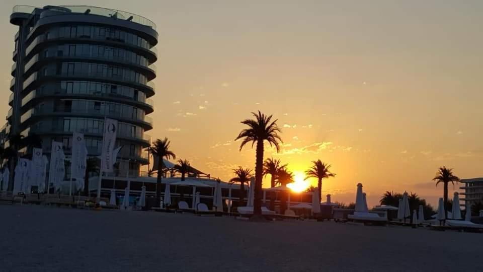 White Tower Mamaia Prestige Apartments 外观 照片